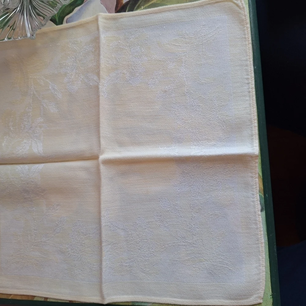 Damask Set of 8 Cream Floral Cloth Napkins